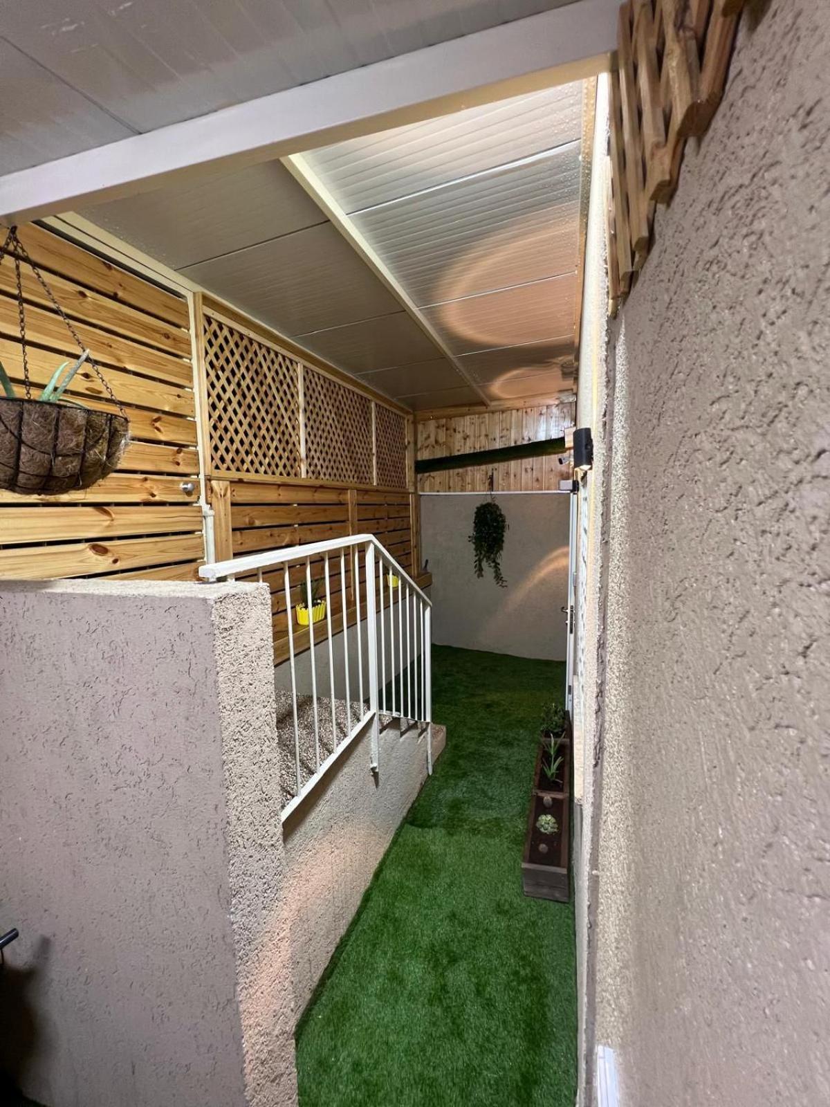Johny'S Boutique Apartment Haifa Exterior photo