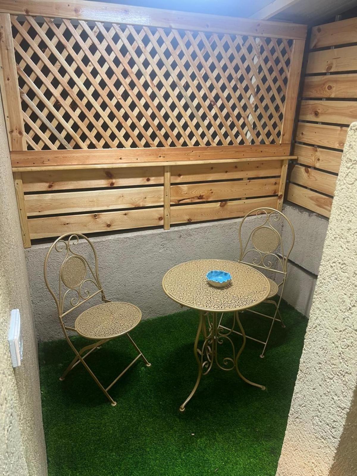 Johny'S Boutique Apartment Haifa Exterior photo
